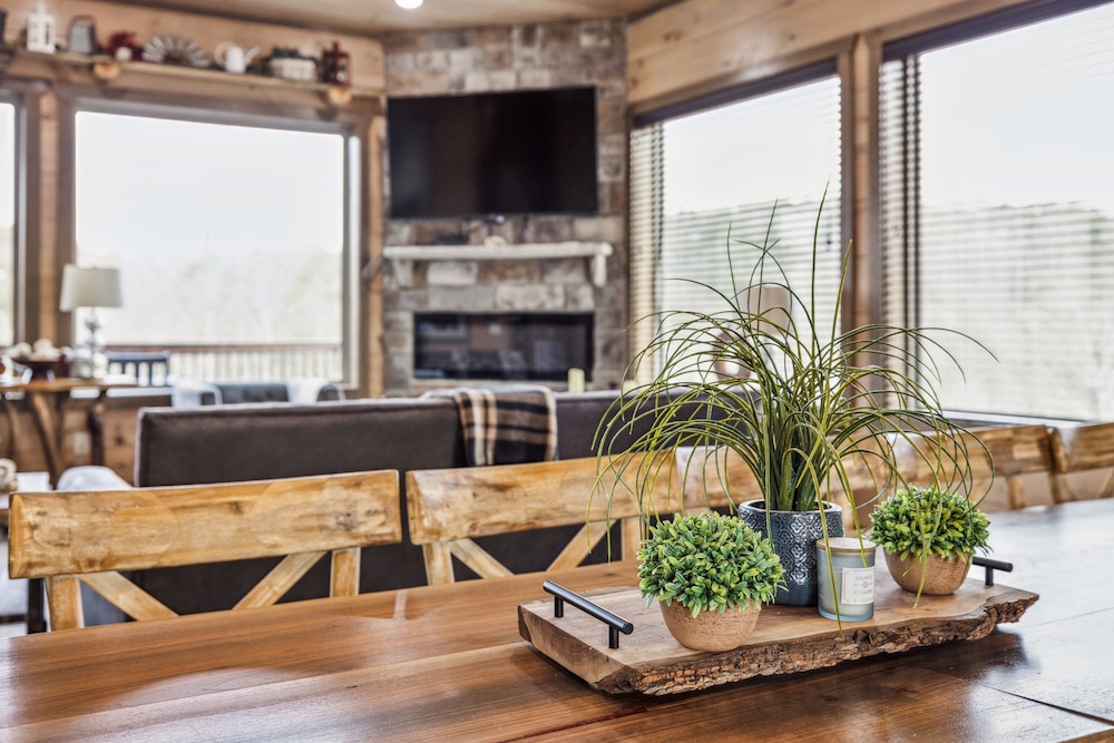 Grand Splash Lodge 6 Bedroom Cabin