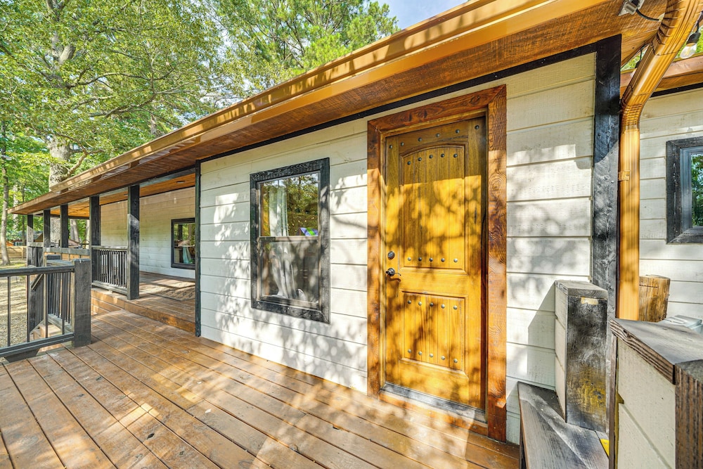 Hike, Fish & Unwind: Cabin w/ Yard in Broken Bow!