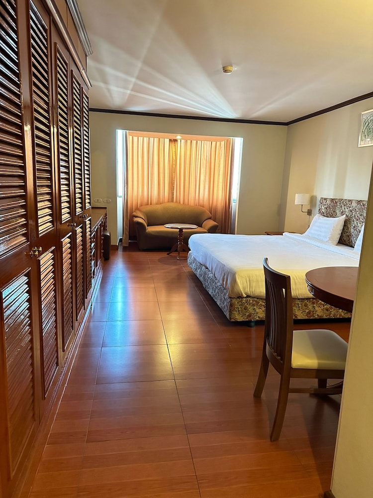 Omni Tower Sukhumvit Nana - Direct