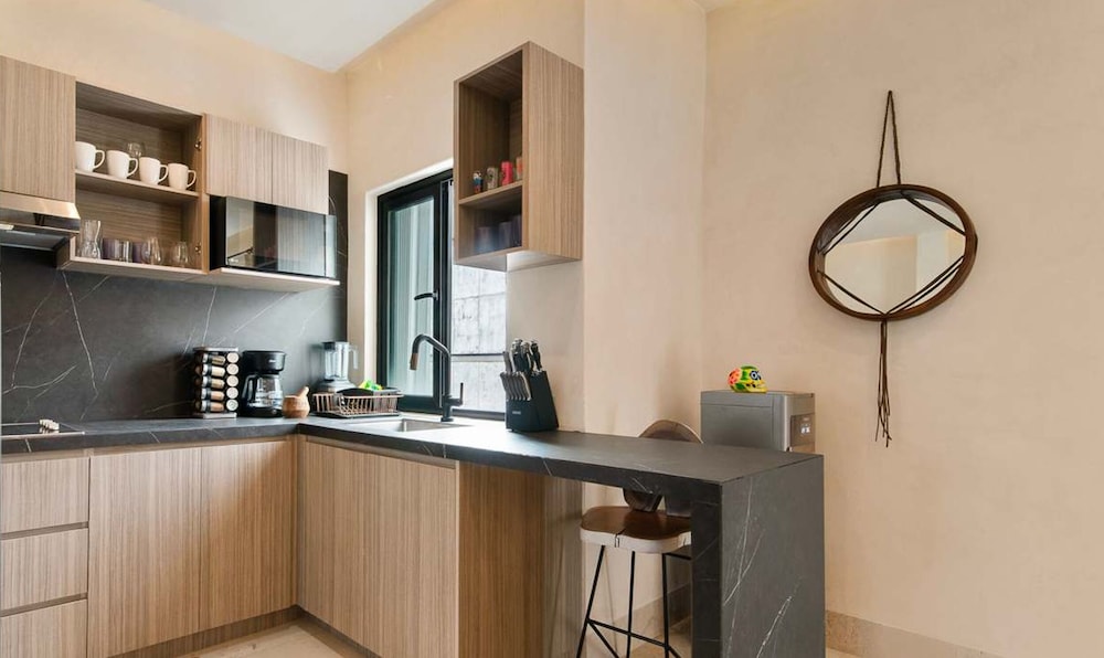 Prime 5th Ave Stay - 2BR With King Beds City Views