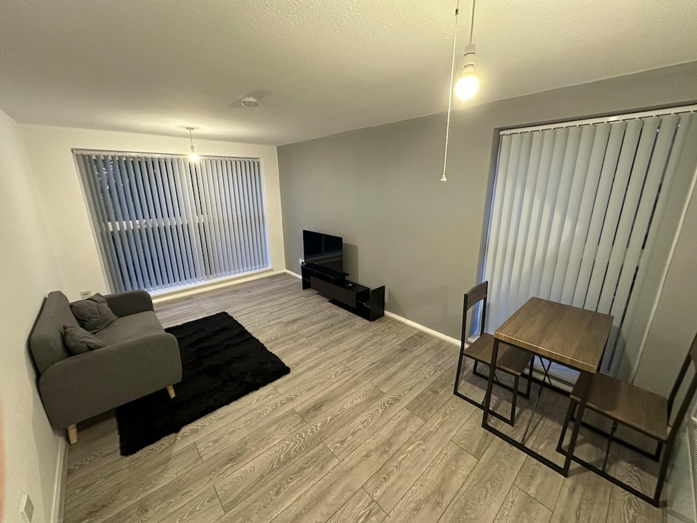 Beautiful 2-bed Apartment in Birmingham view 5