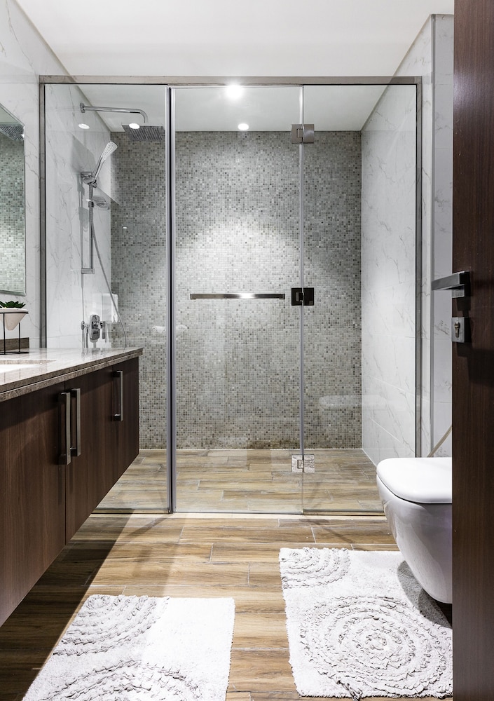 GLOBALSTAY. J One Tower Apartments