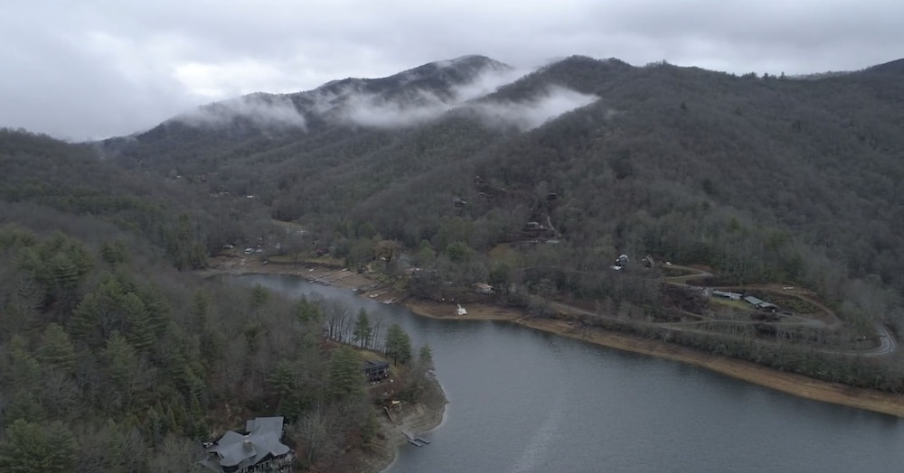 Wayah Ridge Escapes