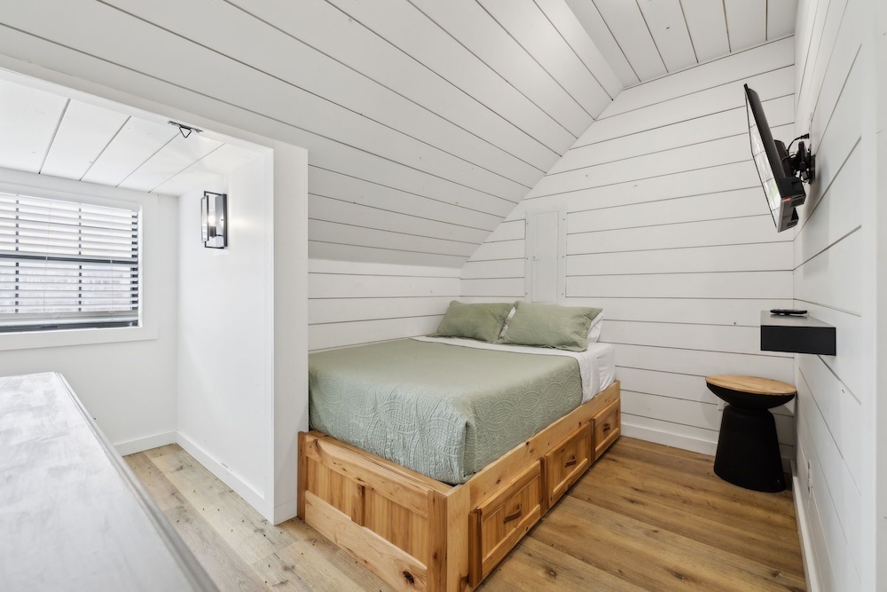 Fox Haven Retreat-modern Cabin-acres of Priv Land