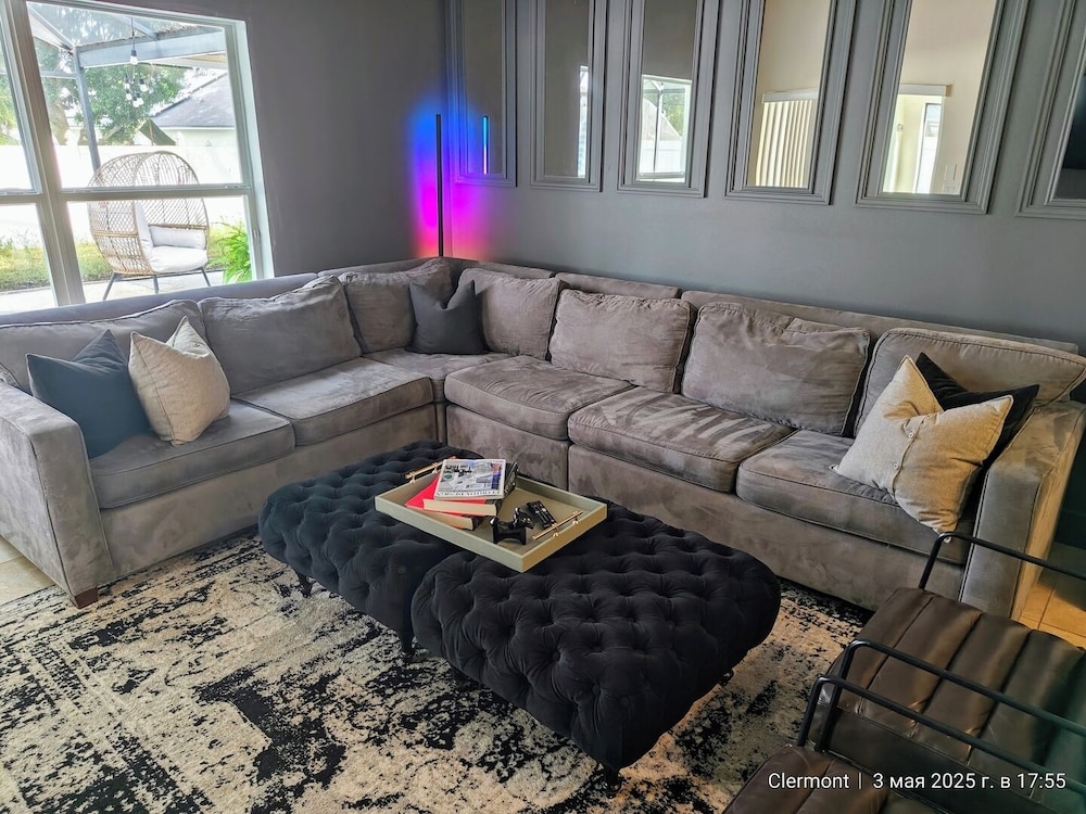 Chic 3 BR w/ Pool Near Disney Magic