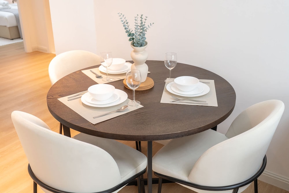 Sleeps 4 in This 2 Bedroom Apartment in Dubai Gate 2