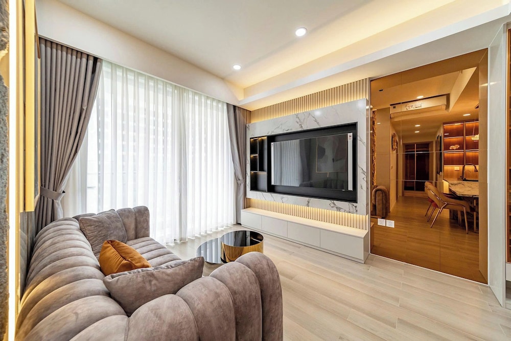Apartment Landmark 81 by Urban Home