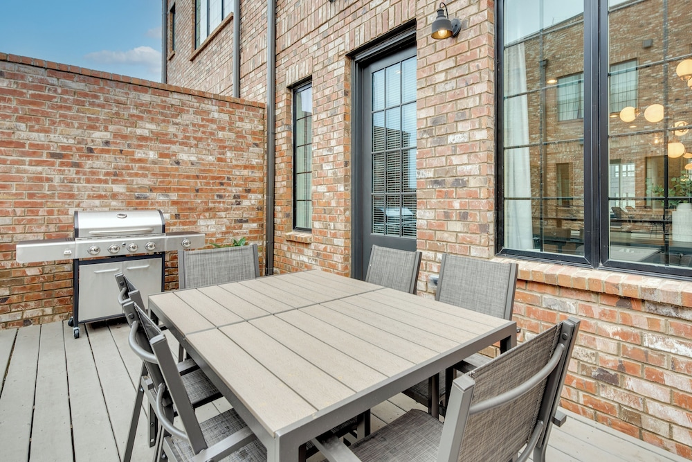 Chic Atlanta Vacation Rental ~ 1 Mi to Downtown!