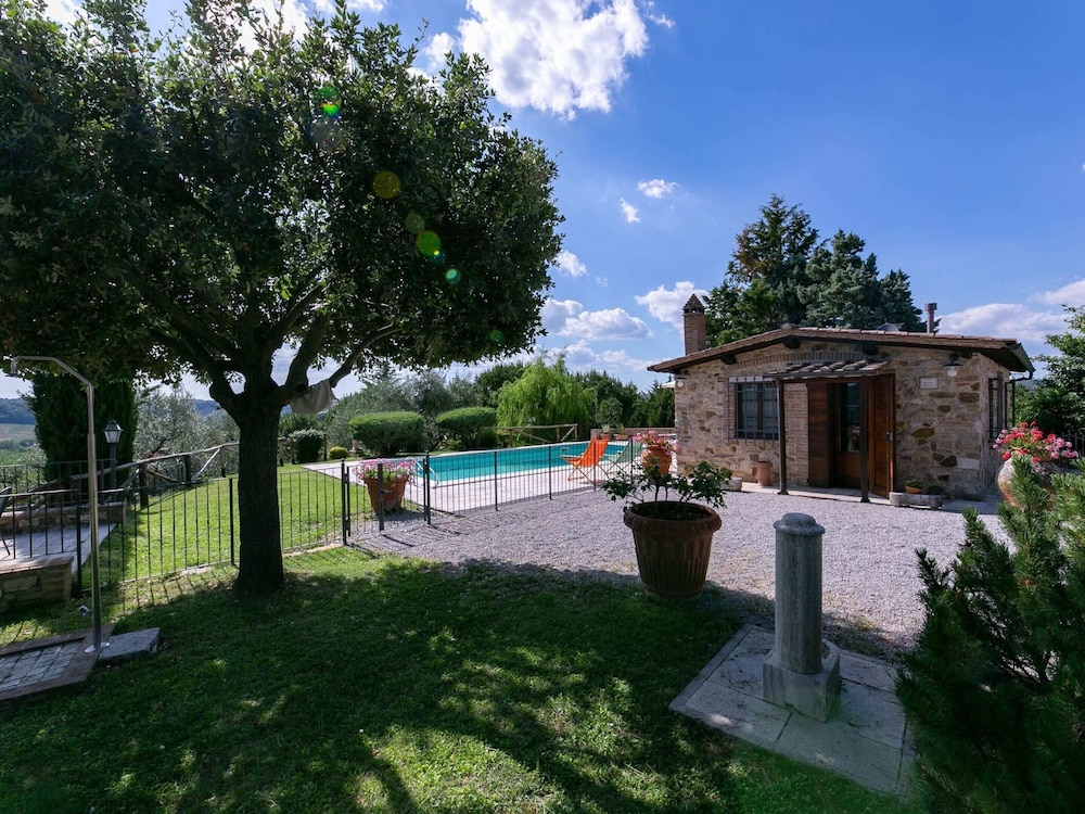 Charming Retreat in Armaiolo view 3