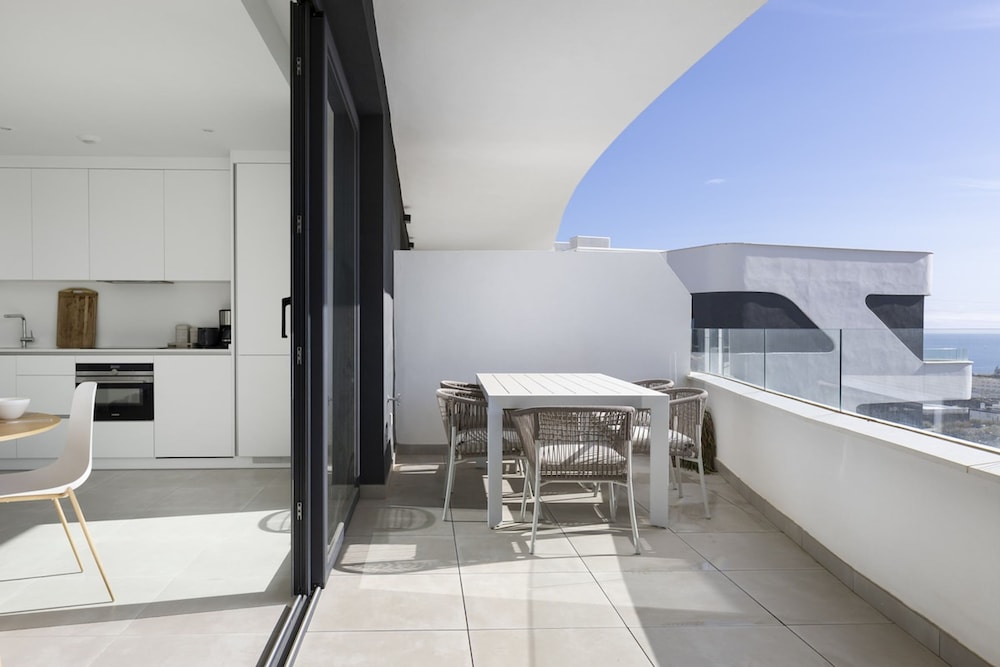 Elegant Luxury Suite With Terrace in Higueron