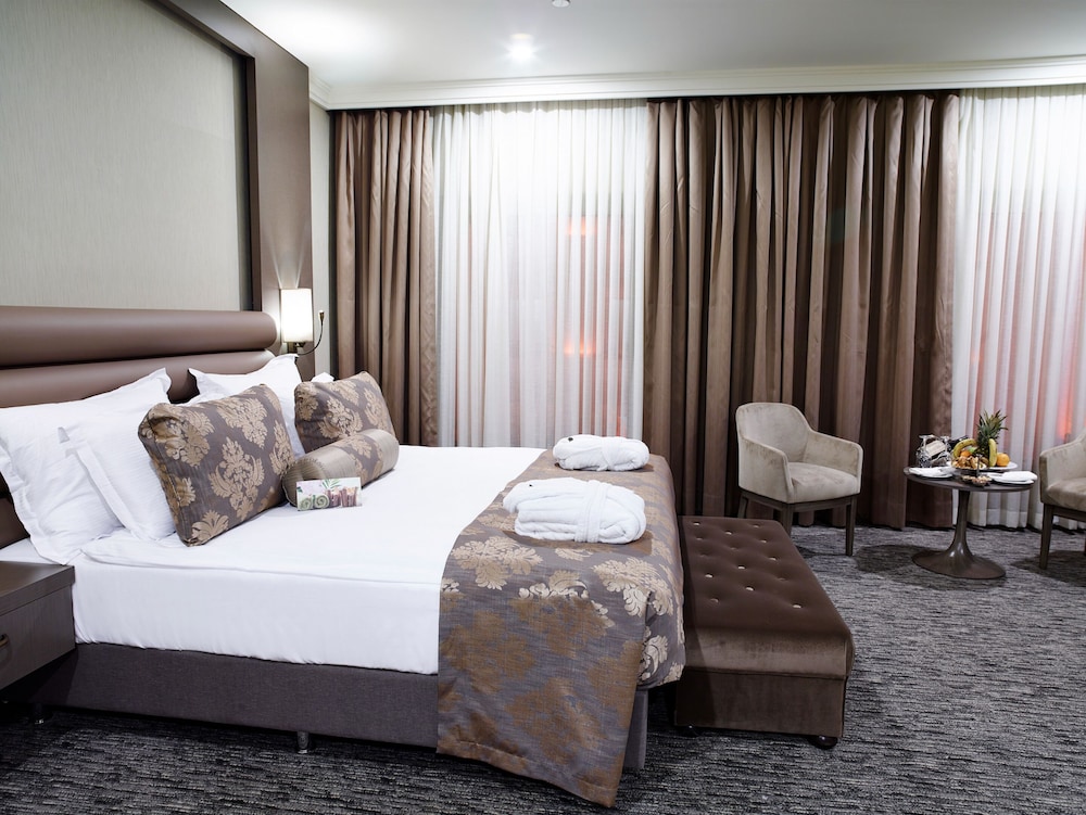 Euro Park Hotel - Image 14