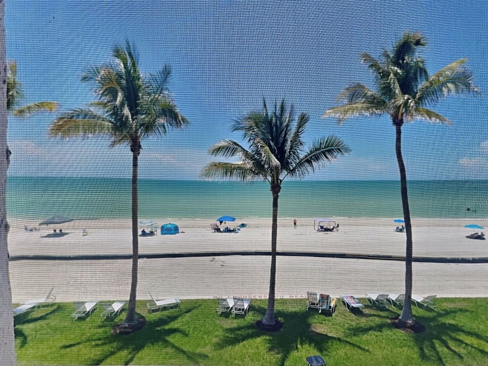 Seaside 2 by Distinctive Beach Rentals