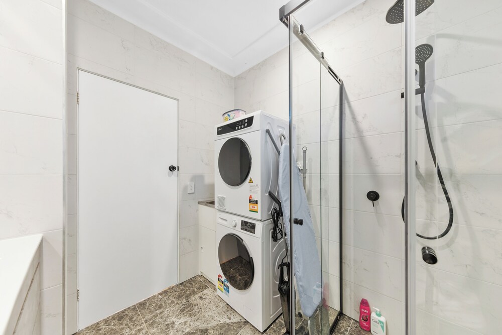 Relaxing 3BDR Modern Home with Parking