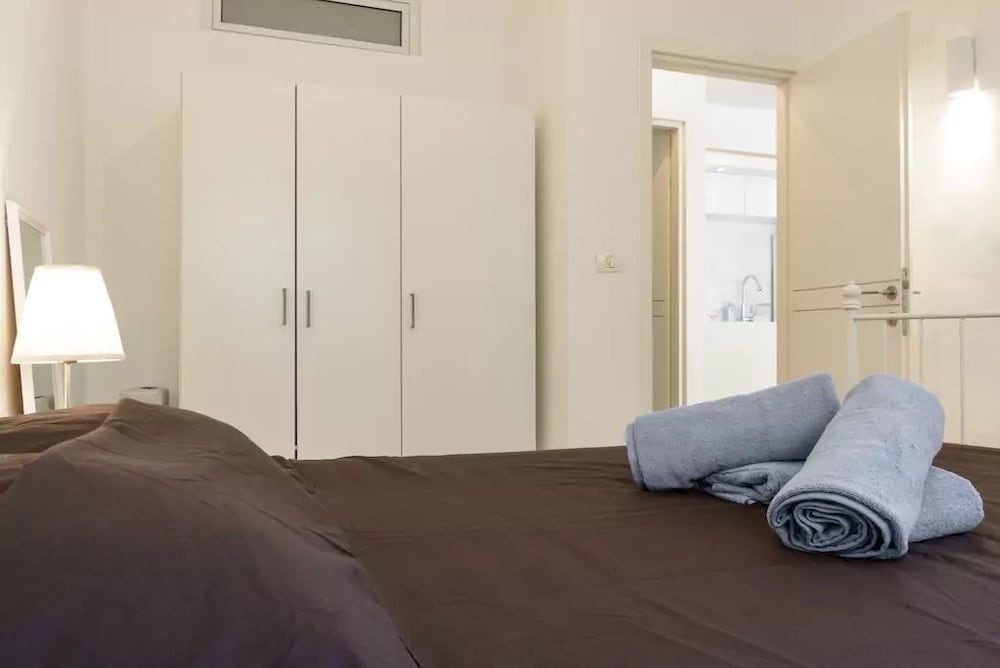 2Rooms Perfect Location 1Min to Beach