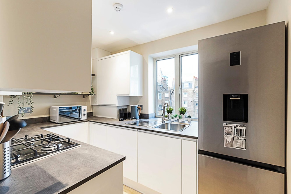 Beautiful Two Bedroom Abode Near Baker Street