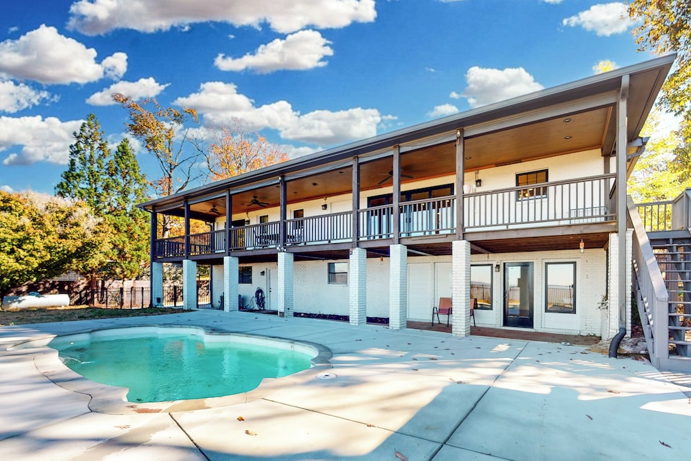3 BR Home: Dog Friendly w/ Scenic Views & Pool