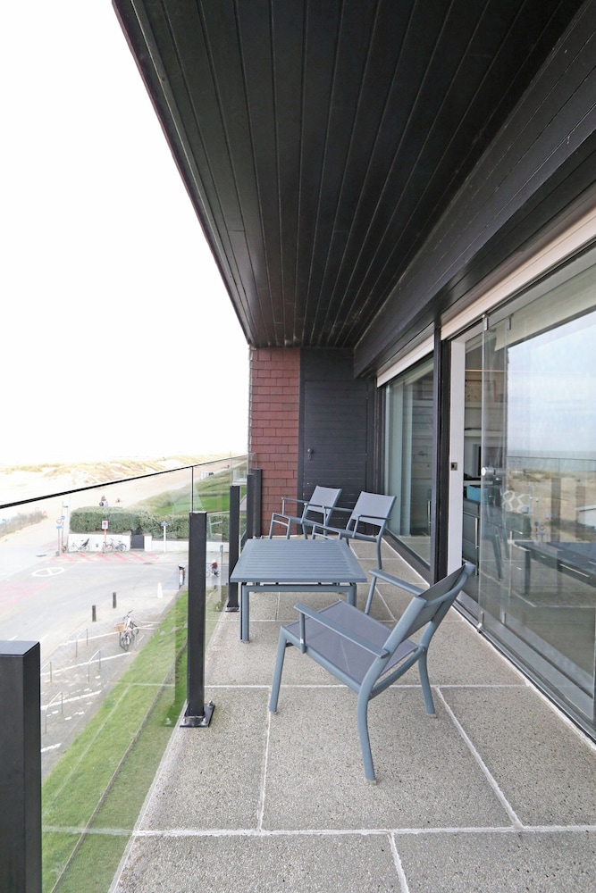 Apartment in Het Zoute With Sea Views