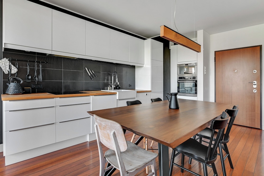 Aura - Riverside & Parking by Downtown Apartments
