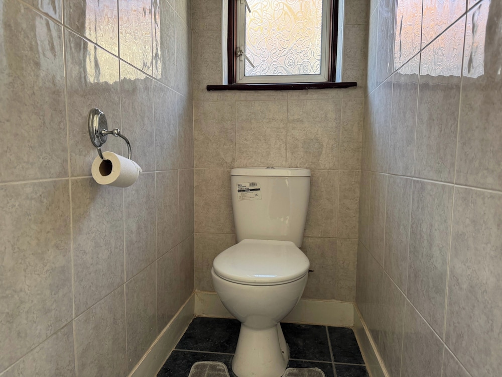 Colindale/sleeps7/privategarden/3br/freeparking/