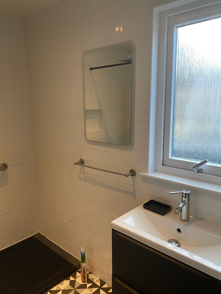 4guests-2br-privategarden-freeparking