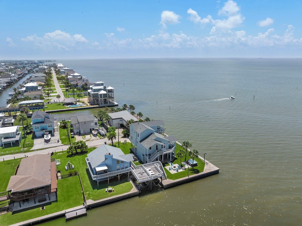 Blue Marlin Bayfront Retreat by Ryson Vacation Rentals