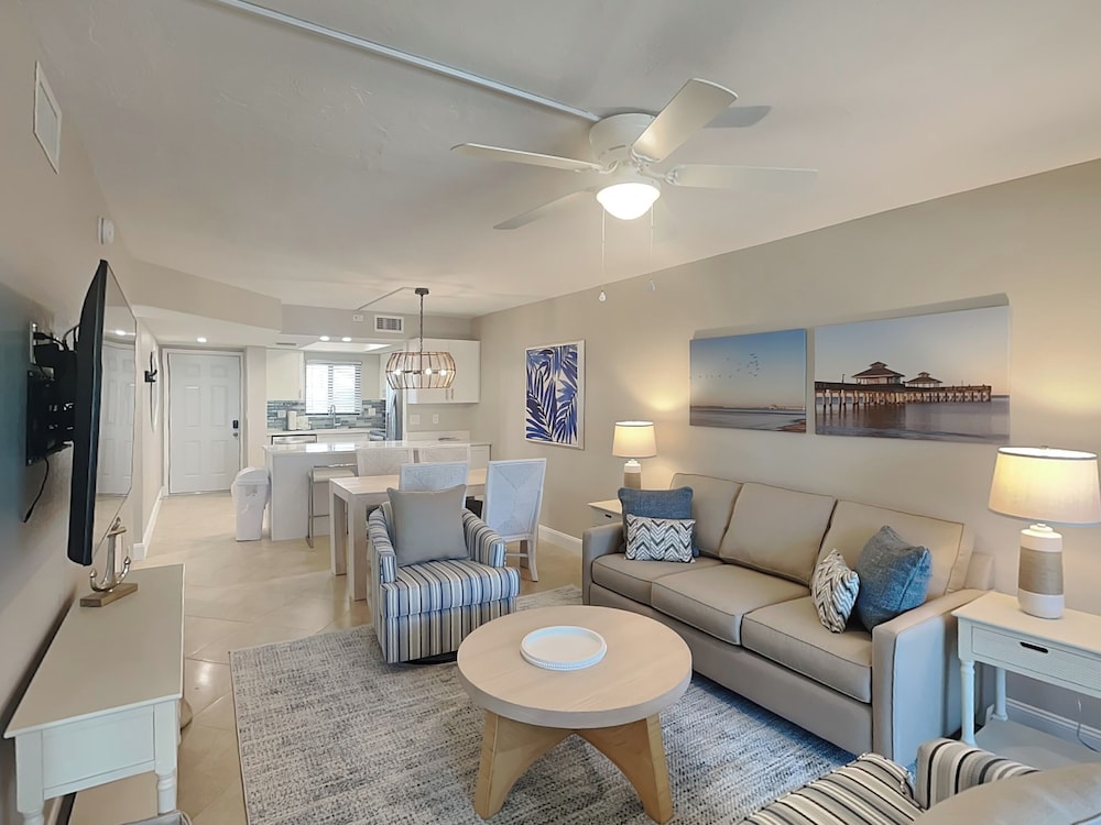 Seaside 3 by Distinctive Beach Rentals