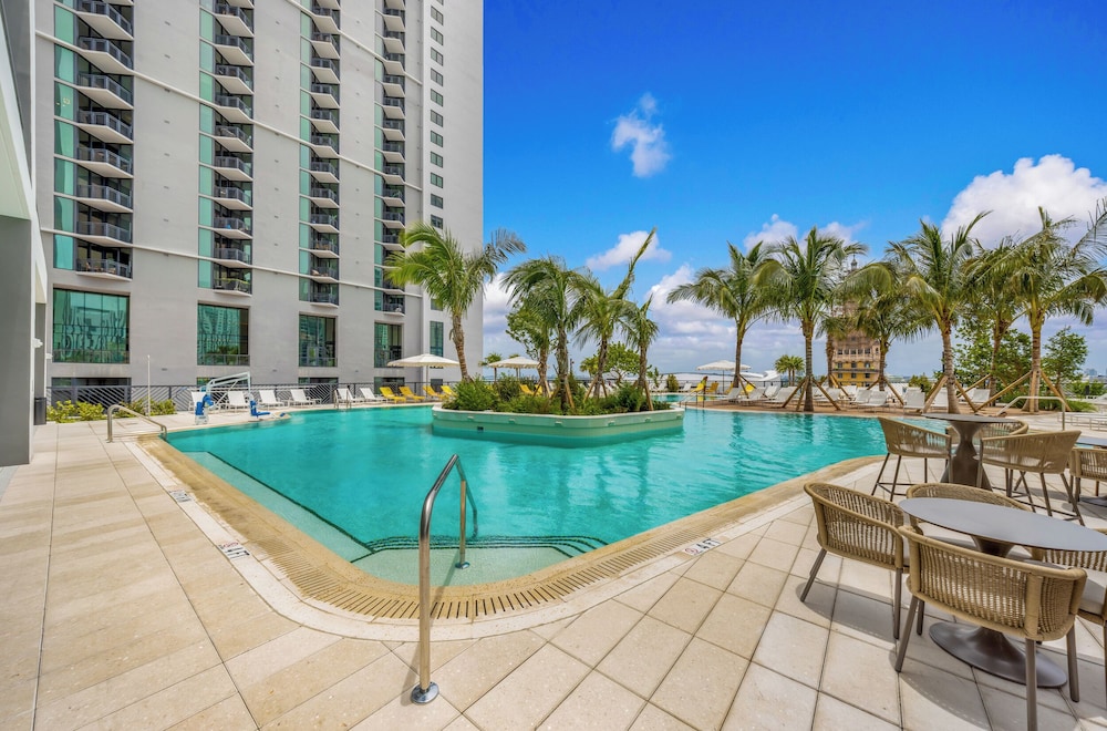 Skyline Escape Sleek 1BR with DTW Charm