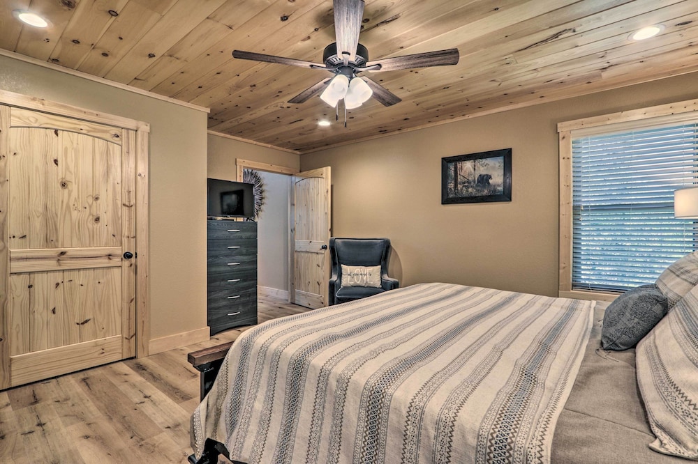 Sevierville Cabin: Deck w/ Foosball & Hot Tub! view 2