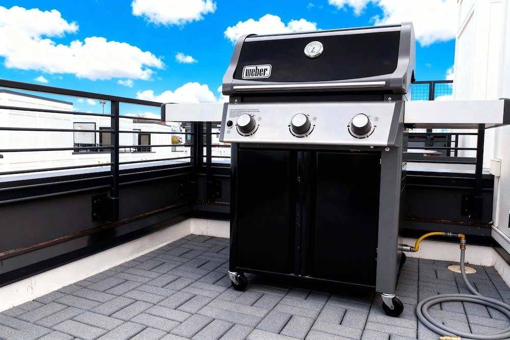 Nashville Escape With Skyline Deck and Hot Tub