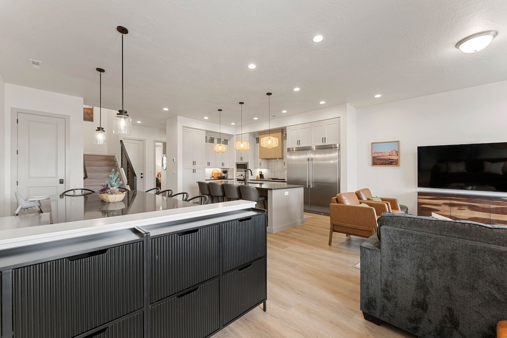 Adventure Central At Desert Color 6 Bedroom Townhouse