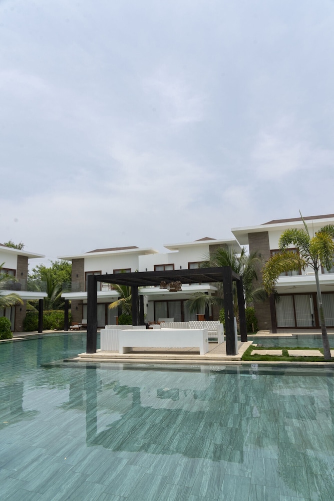 Lamar Pool 8 in Monterrico