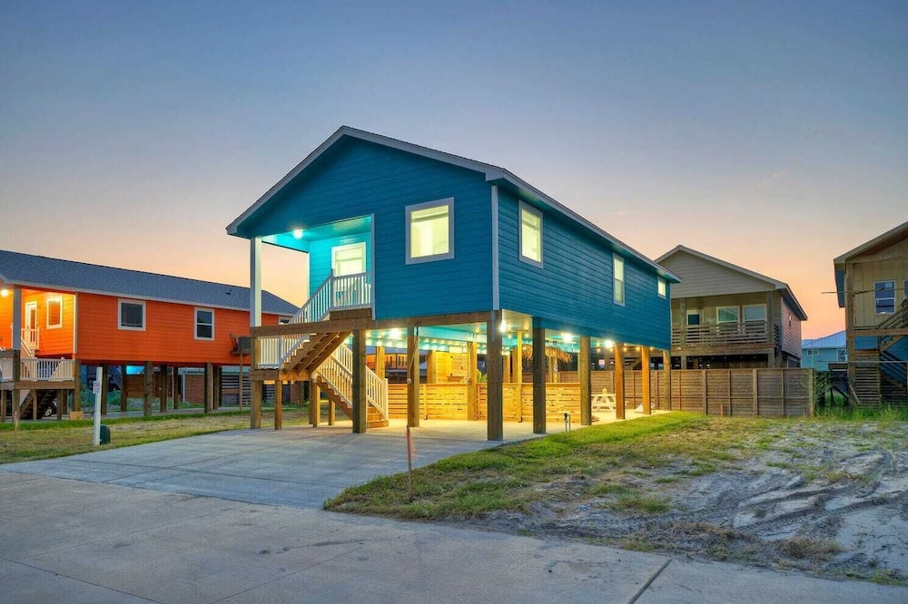 Sleeps 24 2 Homes, Priv Pool, Swing Bar, Patio Lounge Near Nature Preserve