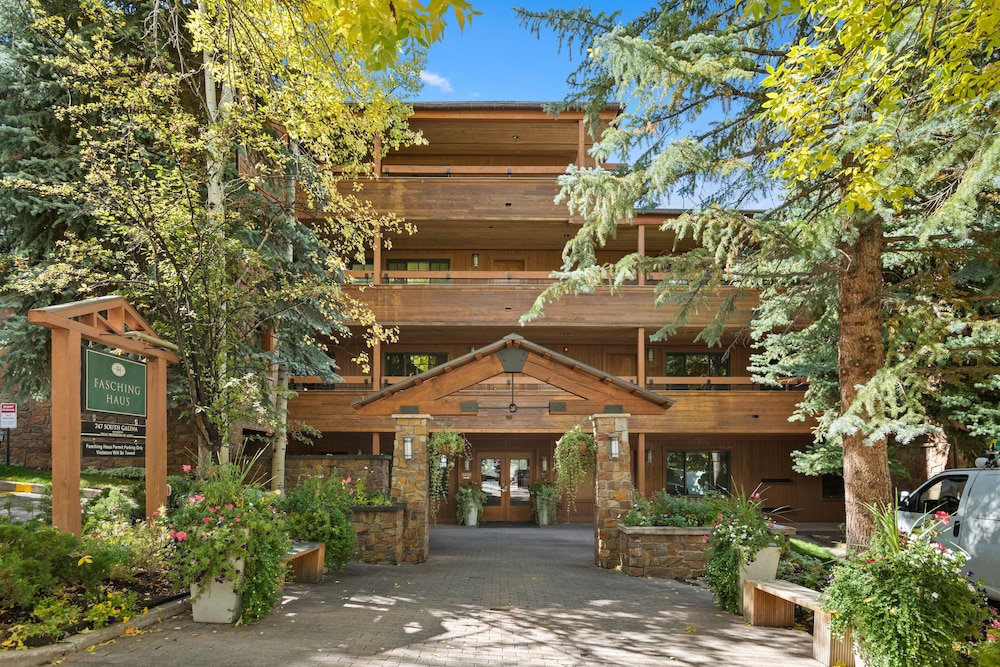 Aspen Condo w/ Pool, Hot Tub & 2 Blocks to Gondola - FH4 by RedAwning