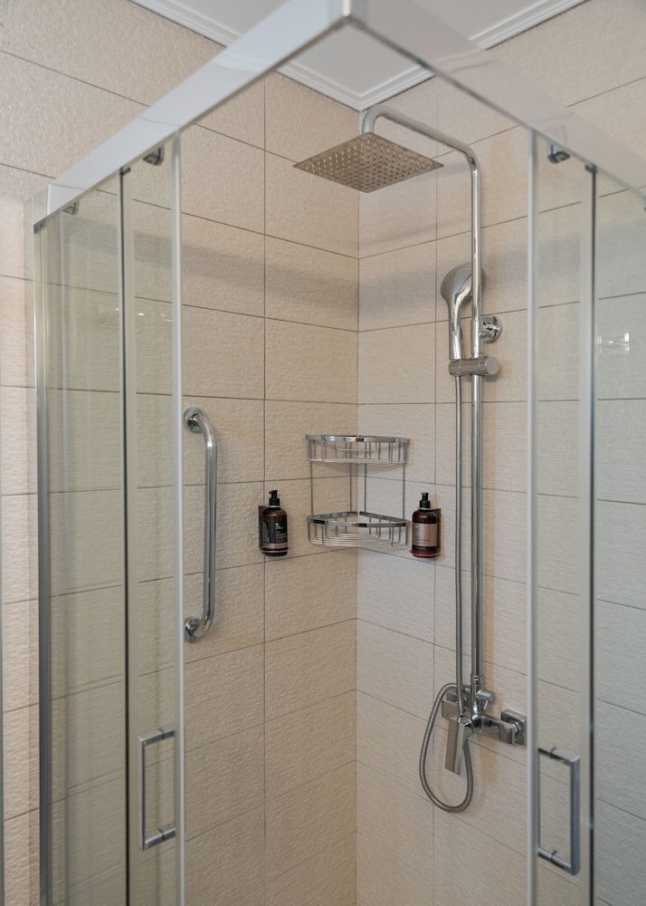 Porfyra Suite 1