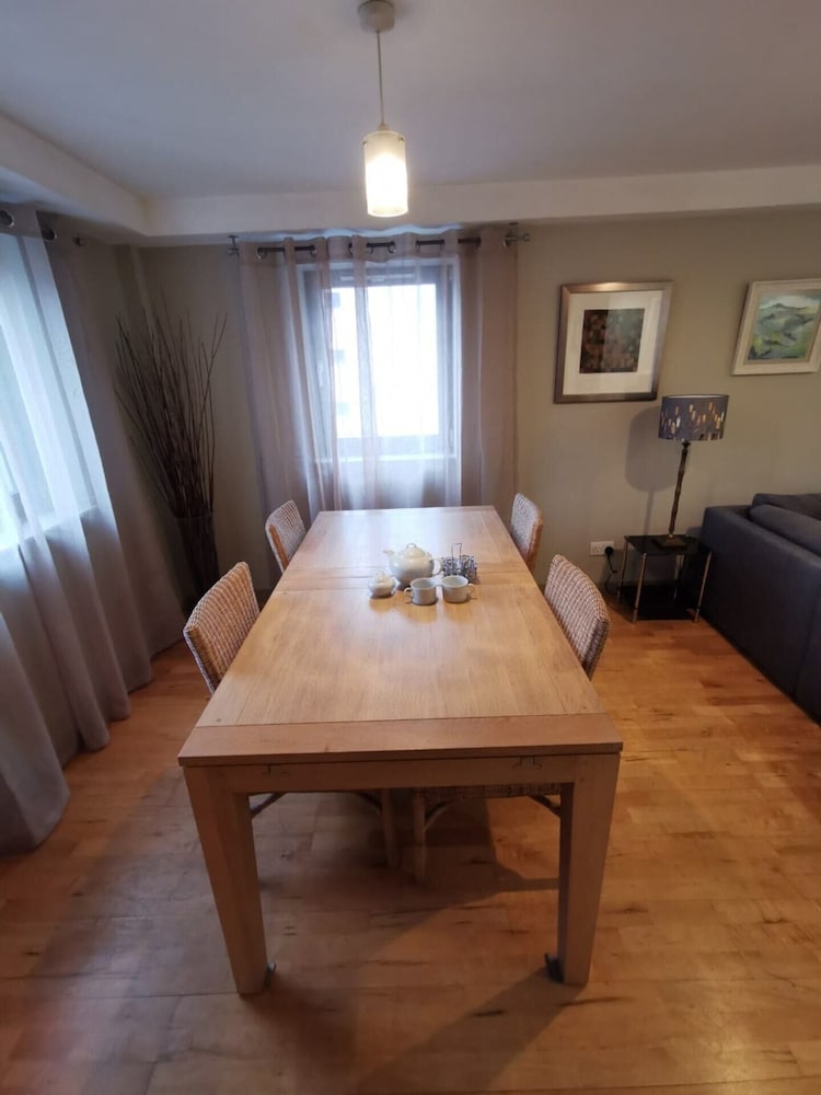 Bright, Modern Apartment - Royal Mile