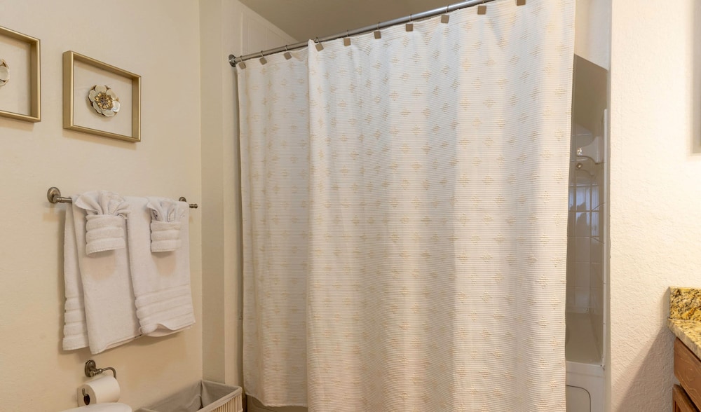Amazing Family Townhouse Minutes From the Parks