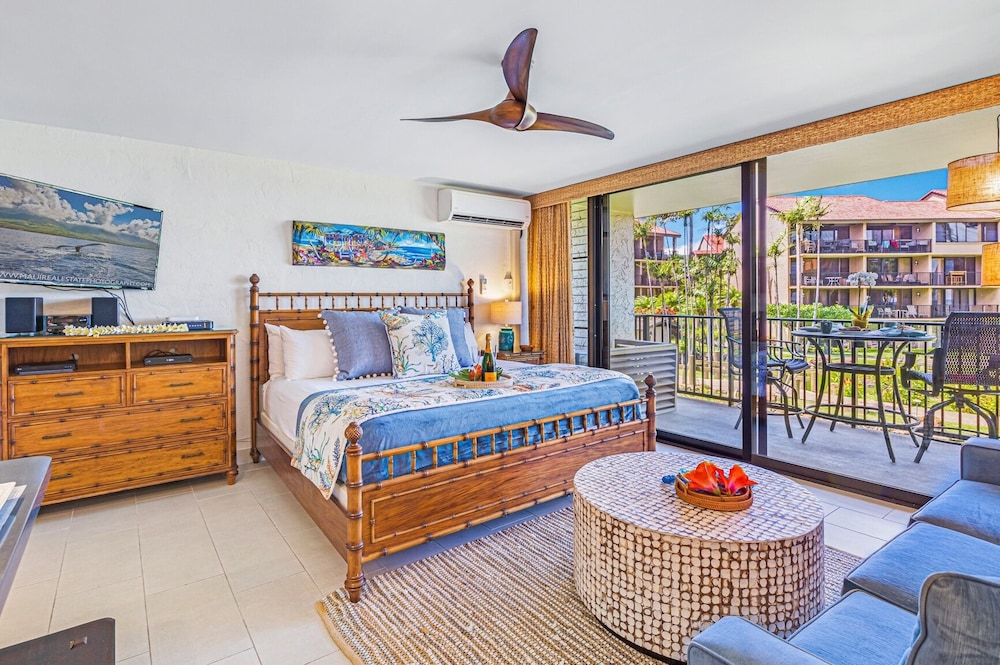 Papakea Oceanview Studio 0 Bedroom Condo by RedAwning view 3