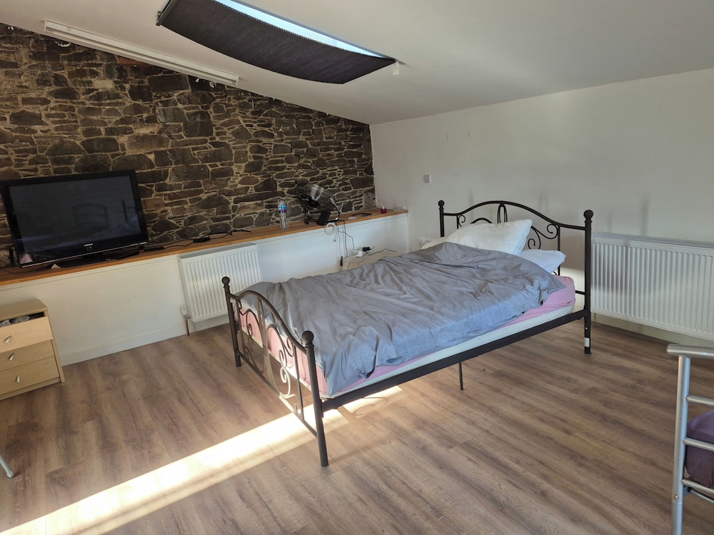 Hawick - House - Sleeps 9 - Hot Tub
