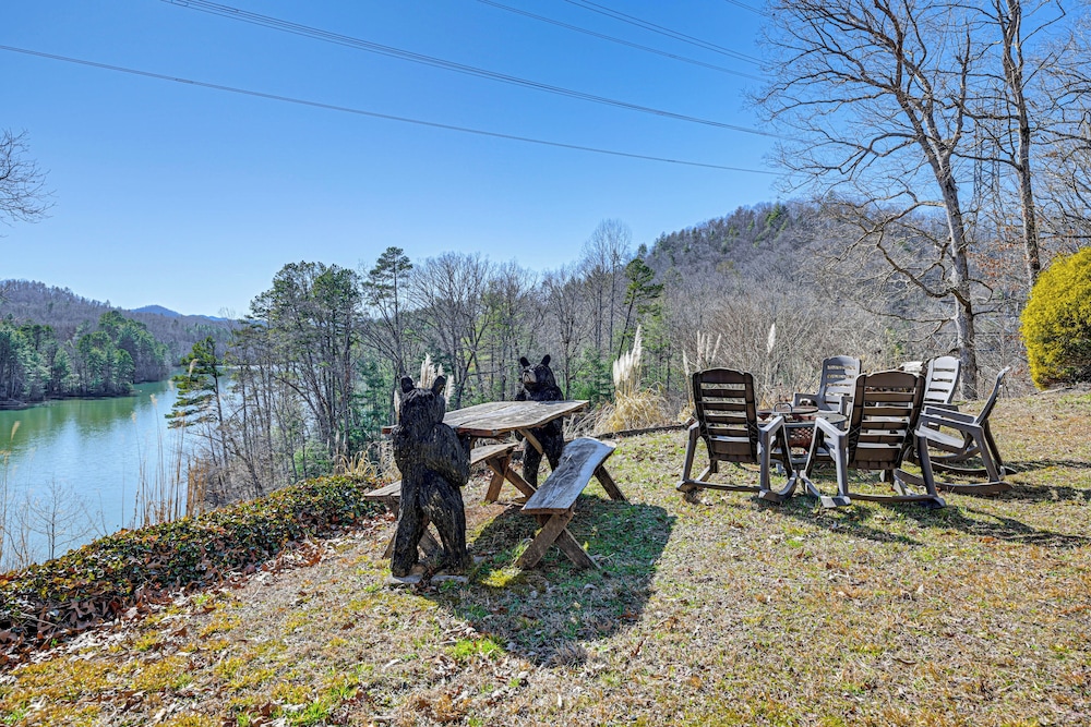 Lakefront Cabin Retreat w/ Dock in Robbinsville!
