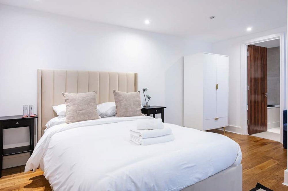 The Urban Minimalist- Notting Hill 2 Bed