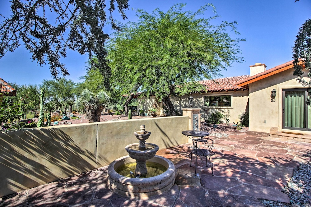 Luxe Tucson Vineyard Home w/ Views & Fire Pit view 3
