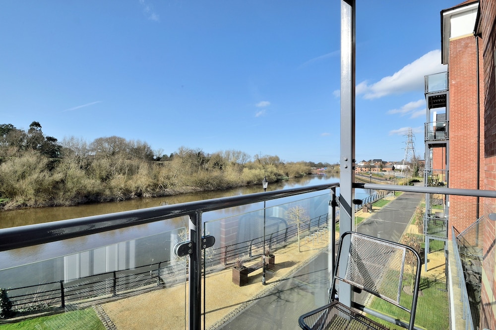 Racecourse Serviced Apartments