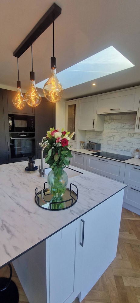Newly Refurbished Bungalow- Large Garden- Parking