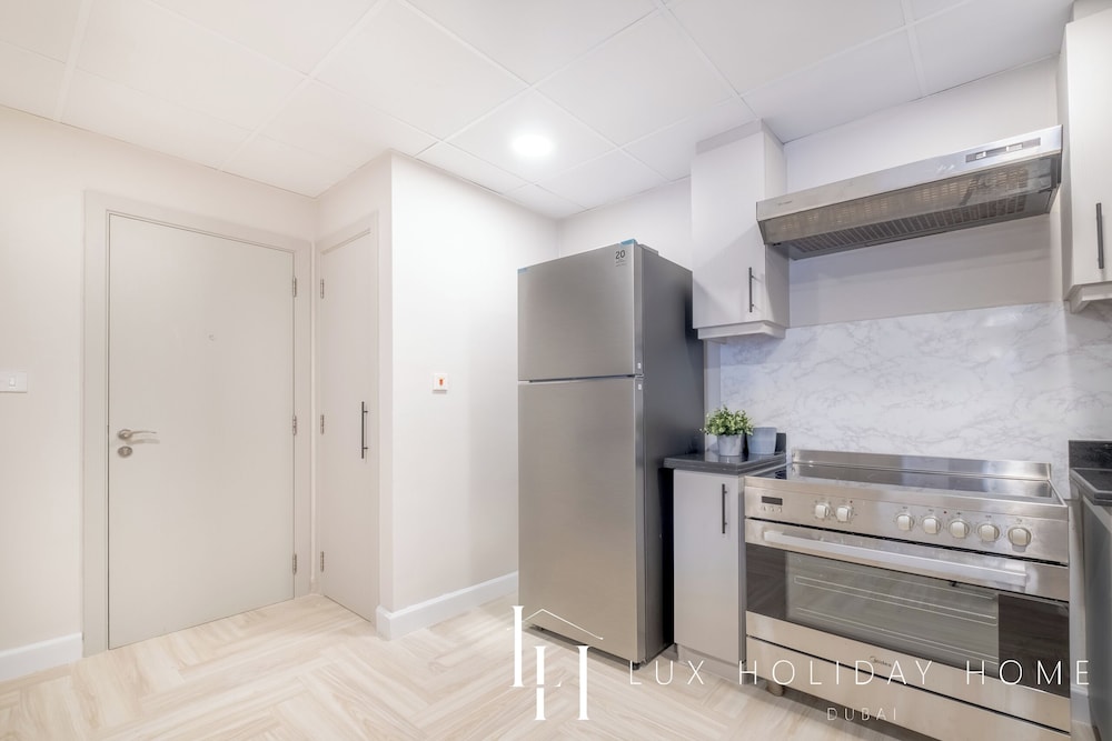 LUX The Luxurious Central JBR Suite 2