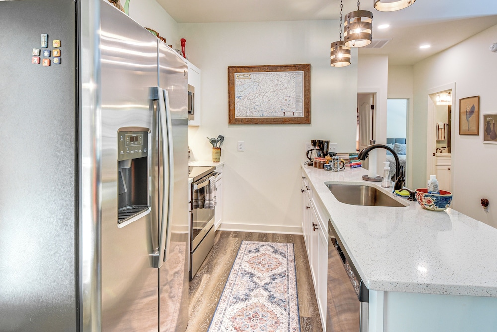 Golf Access & Furnished Deck: Cabin in Clayton