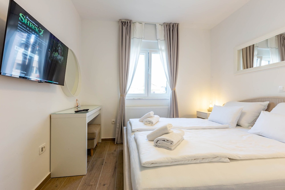Exquisite Prestige Luxury Apartments With Shared Pool