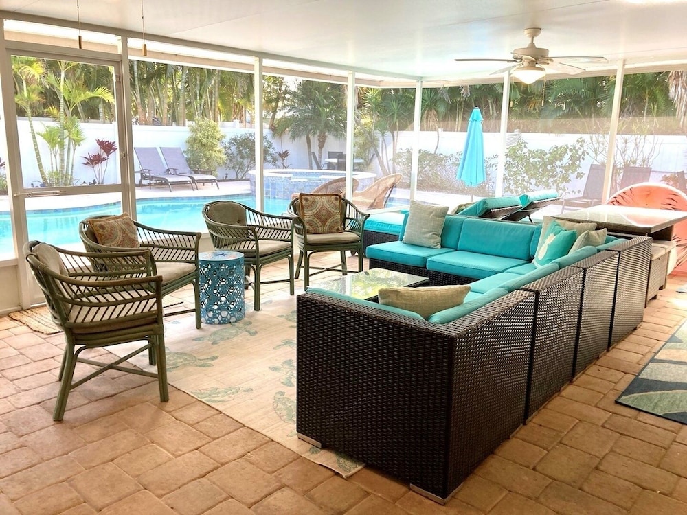 Coral Beach 3 Bedroom Home by RedAwning