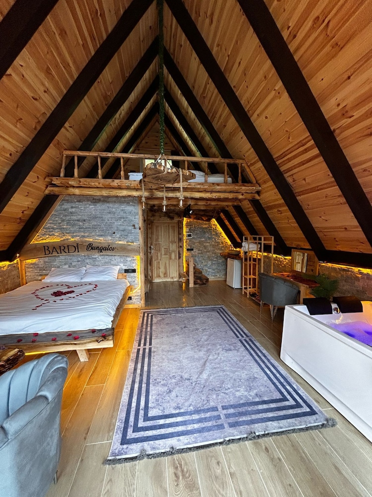 Bardi Suit Bungalov