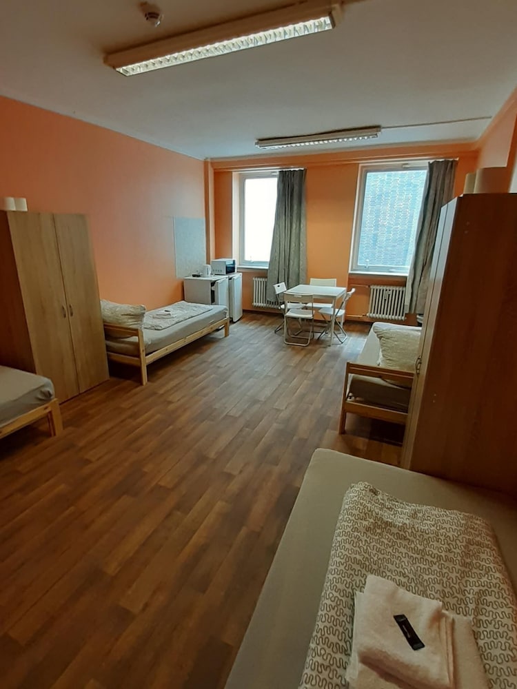2-Rent Group Hostel Zimmer&Apartments GKP2