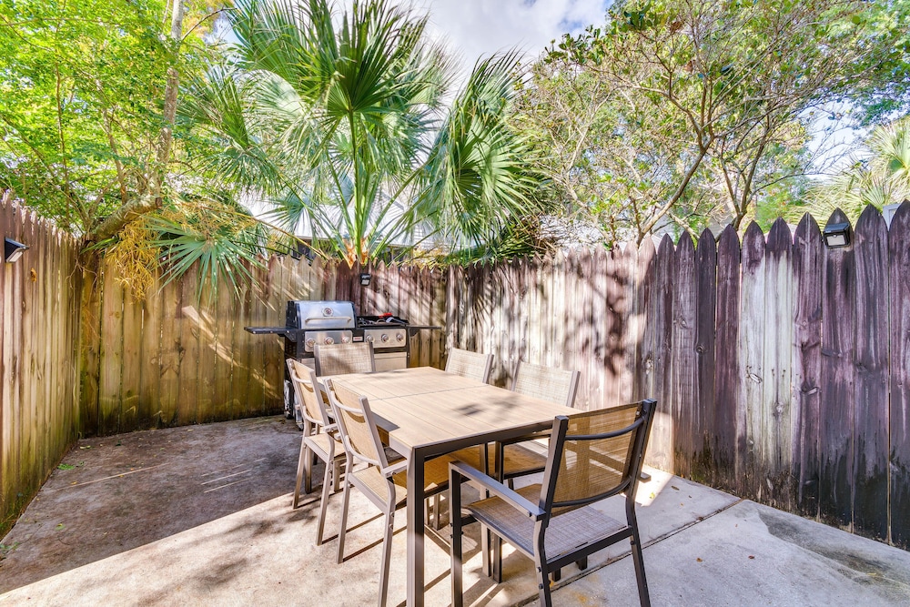 Pensacola Townhome w/ Patio Near Beaches + Golf! view 4